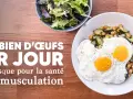 Deux œufs au plat sur un lit de pois chiches et courgettes, avec une salade. Le texte interroge : combien d'oeuf par jour pour la santé et la musculation.