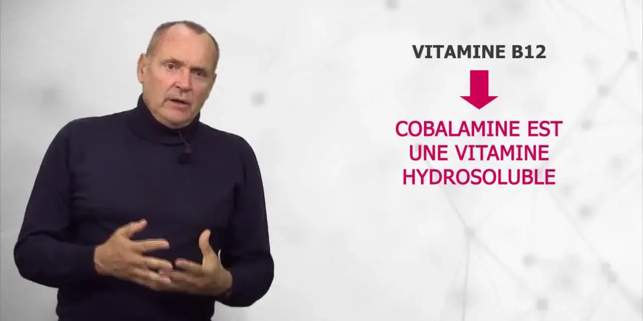 Un homme parle de la vitamine B12. Le texte indique "COBALAMINE EST UNE VITAMINE HYDROSOLUBLE". Trop de vitamine B12 est rare.