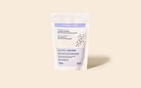 Un sachet de "Collagène marin" Aroma-Zone, un complément alimentaire pour la beauté de la peau et le soutien des sportifs.
