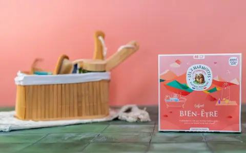 Un coffret "Bien-être" avec une tisane pour digérer le soir. Idéal pour se détendre et boire chaud après un bon repas.