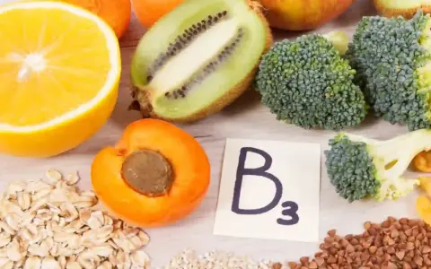 Fruits, légumes et céréales, sources de vitamine B3, pour des bienfaits sur la santé.