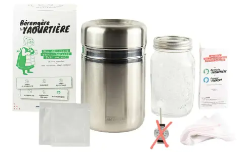Kit pour faire du yaourt bulgare maison : pot isotherme, bocal en verre, sachets de ferment et thermomètre.