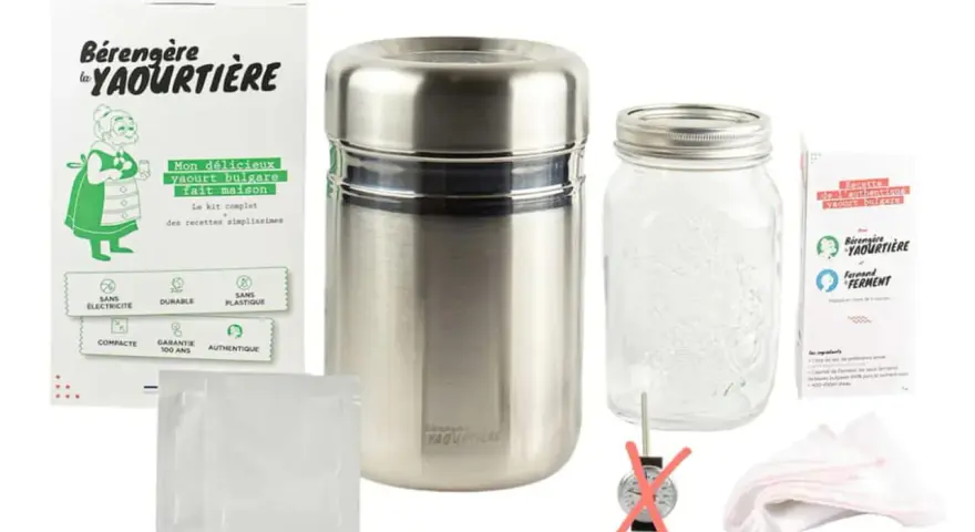 Kit pour faire du yaourt bulgare maison : pot isotherme, bocal en verre, sachets de ferment et thermomètre.