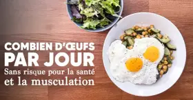Deux œufs au plat sur un lit de pois chiches et courgettes, avec une salade. Le texte interroge : combien d'oeuf par jour pour la santé et la musculation.